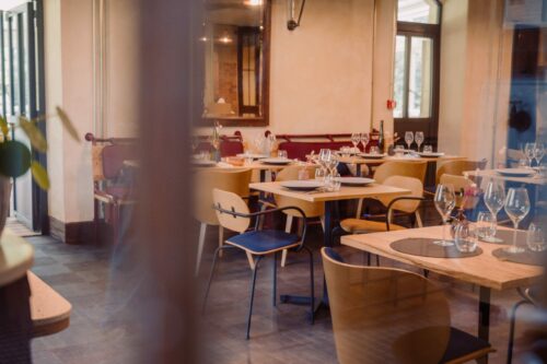 table guéridon Guichard mobilier upcyclé pour cafeteria